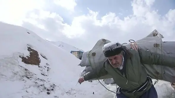 مرگ کولبر جوان در گاوالان / امنیت پایدار در گروه معیشت مرزنشینان/ دولت یک طرفه برای مرزنشینان تصمیم نگیرد