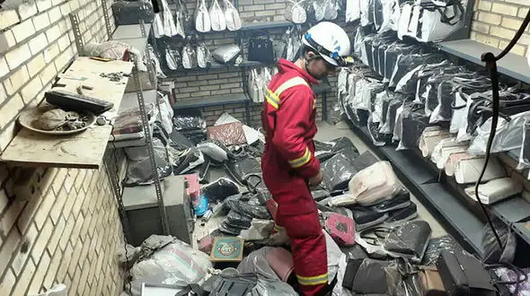 انفجار گاز در بازار تاریخی کاشان / مغازه کیف فروشی در آتش سوخت 