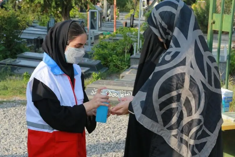 طرح نذر سلامت توسط اعضای جوانان هلال احمر ساری در هیات های مذهبی اجرا شد