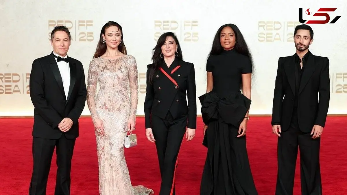 آسمان عربستان با ستارگان دنیای هالیوود درخشید/ نگاهی به تیپ و استایل بازیگران خارجی در فرش قرمز جشنواره فیلم «دریای سرخ» عربستان سعودی