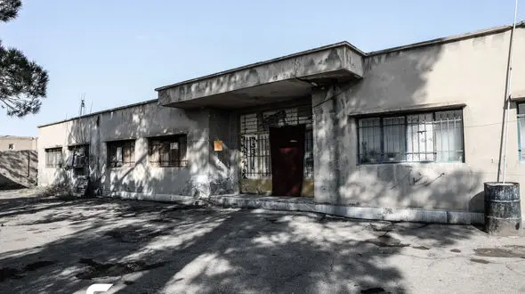 زندگی فقیرانه  سه خانواده در مدرسه متروکه / آنها همسایه زندان فشافویه هستند + فیلم