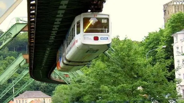 قطار معلق و برعکس در آلمان + فیلم