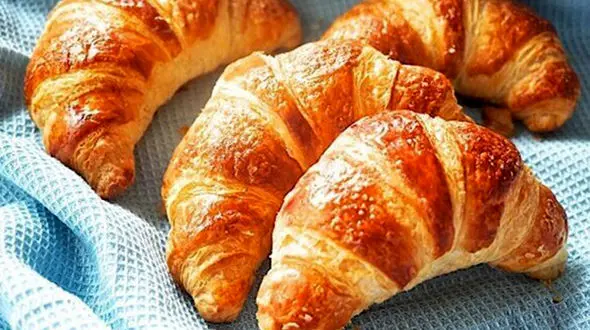 کروسان مرغ خانگی / ترکیبی بی‌نظیر از طعم و بافت + فیلم