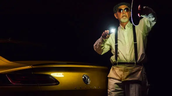 عکاس نابینایی که عکس های شگفت انگیز می گیرد! +فیلم و تصاویر