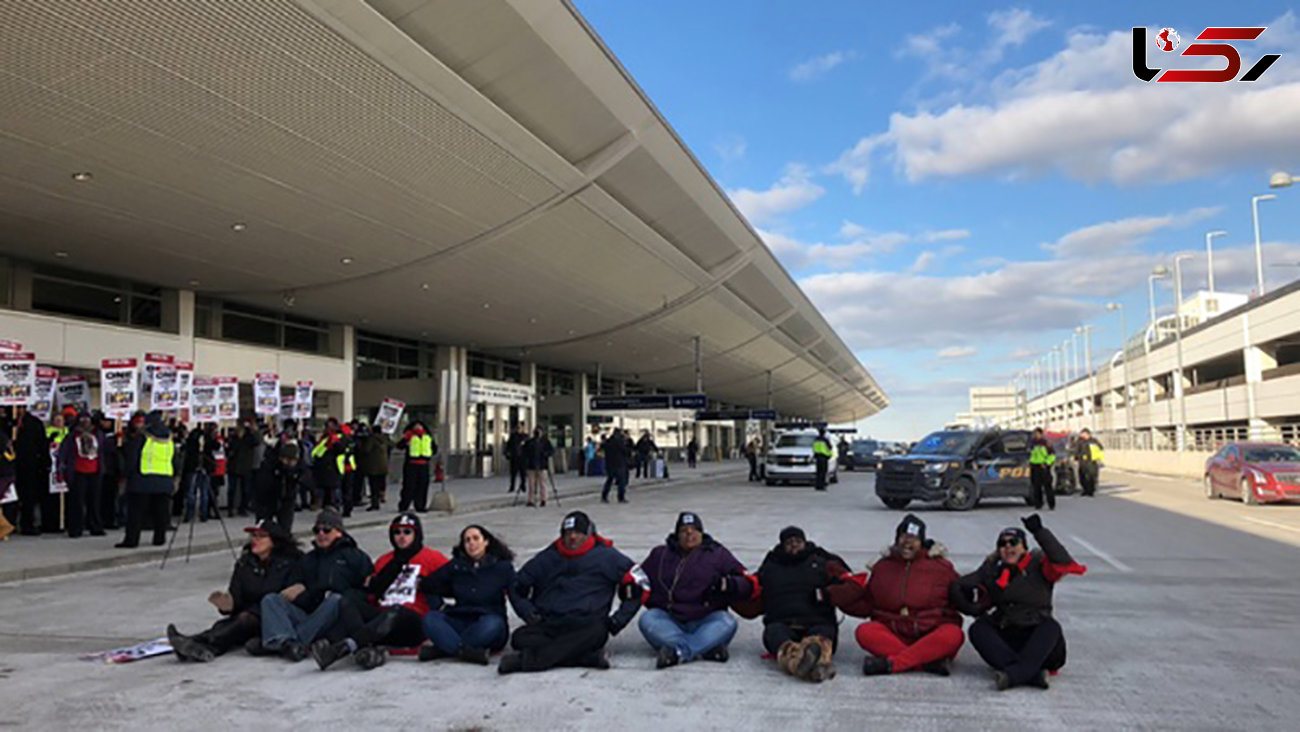 بازداشت نماینده میشیگان در فرودگاه 