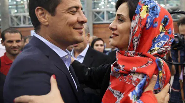 عکس / فغانی و همسرش در آغوش یکدیگر در فرودگاه امام 