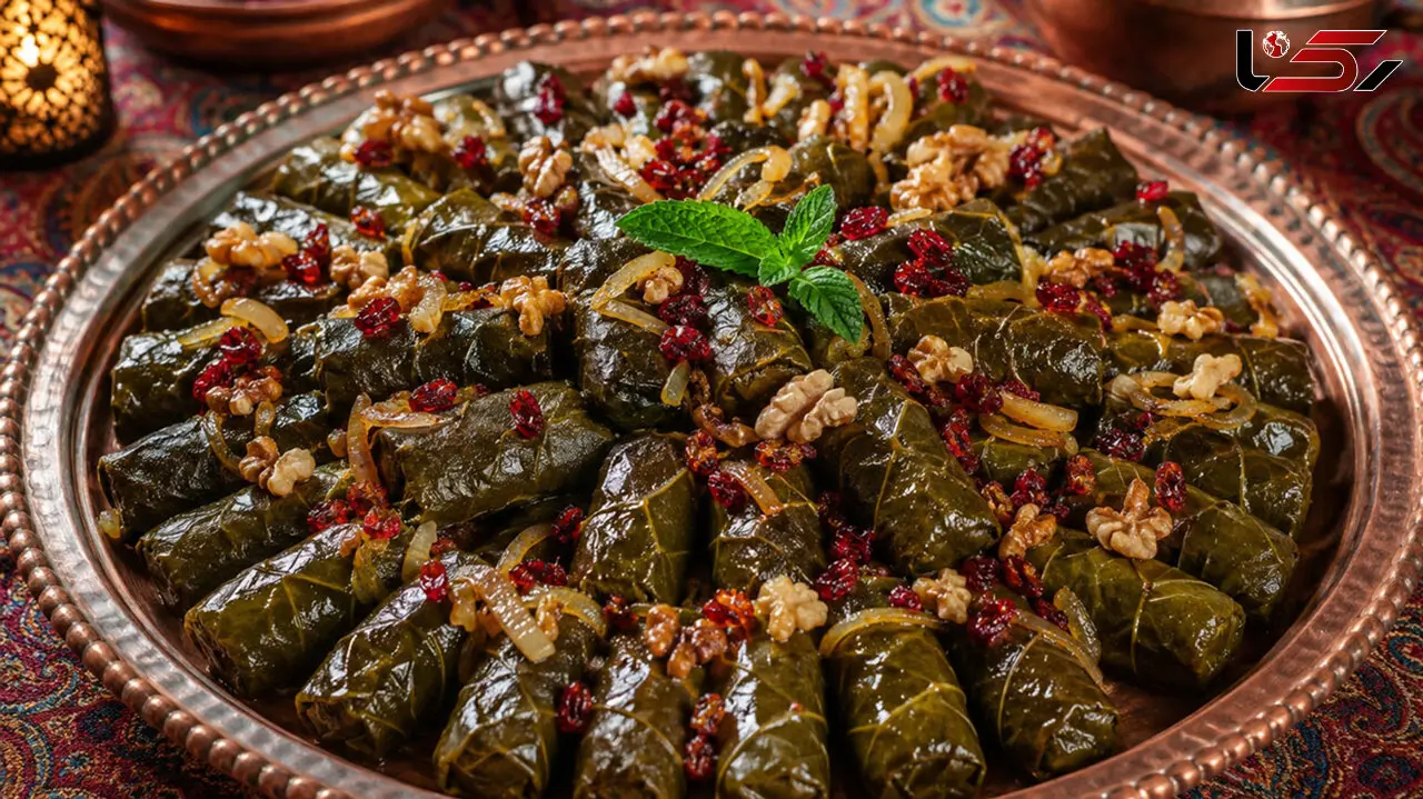 طرز تهیه دلمه برگ مو برای 6 نفر با سبزی خشک + عکس