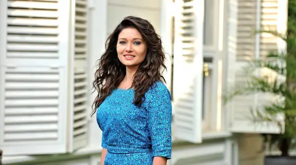 بازیگر زن ترکیه در اصفهان مقابل دوربین کارگردان ایرانی رفت +عکس هتل عباسی