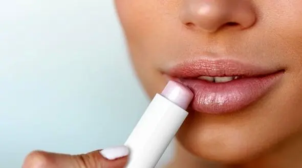 درمان خشکی لب با نسخه های خانگی