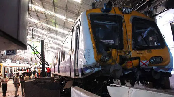 فیلم حادثه قطار هند که 100 کشته دارد + تصاویر