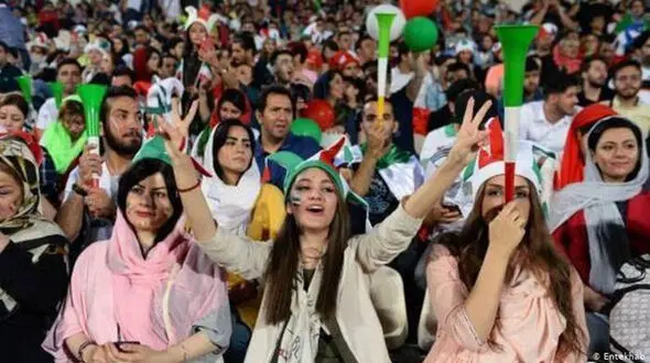 زنان بازی‌های تیم ملی در ورزشگاه آزادی را می‌توانند تماشا کنند