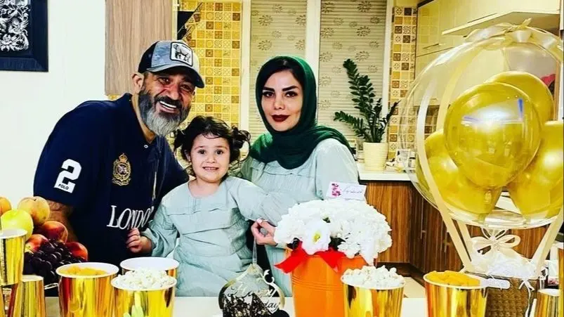 نگاهی به چیدمان شاهانه و باشکوه منزل مهران غفوریان بازیگر سریال «زیر آسمان شهر» و همسرش/ از اتاق بیلیارد و اتاق تاب بازی ویژه هانا تا لوسترهای اعیانی و کابینت های مدرن