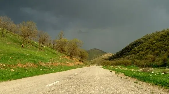 جاده‌های پشته آسمان‌آباد  ایلام همچنان بدون آسفالت مانده‌اند