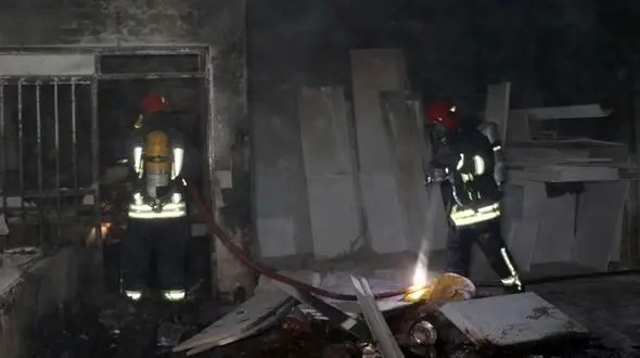 انبار کالا در شورآباد کهریزک سوخت/ حادثه تلفات جانی نداشت+ عکس