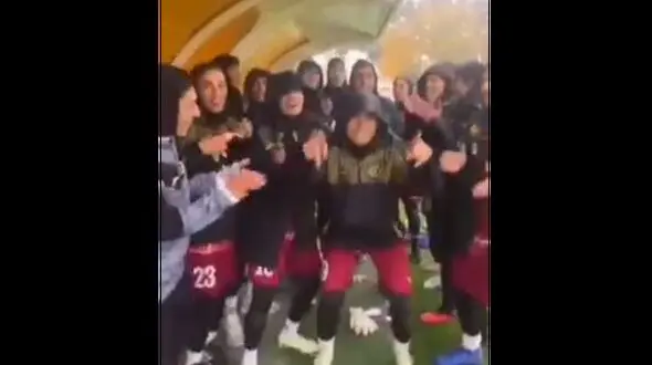 فیلم /  خانم فوتبالیست ها در چالش صادق بوقیی ! / عاو عاو عاو در باشگاه سپاهان غوغا کرد !
