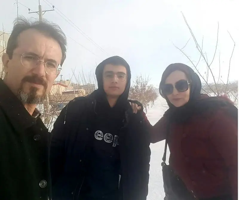 رقیه (رها) شادخواه در کنار پسر و همسرش