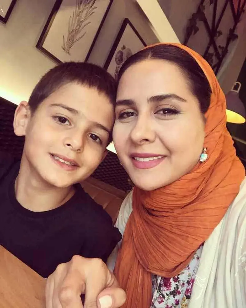 سارا والیانی بازیگر