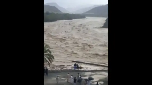طغیان وحشتناک رودخانه در سیستان و بلوچستان + فیلم