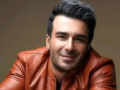 یوسف تیموری در کنار مادر زیبا و باکلاسش+عکس