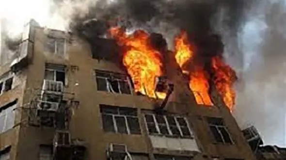 آتش سوزی یک کارخانه در شهرک صنعتی شهید سلیمی