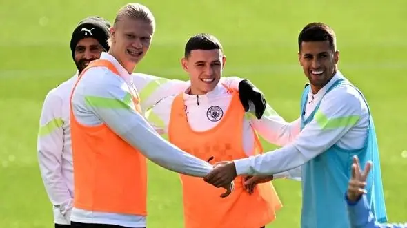 خنده/ وقتی یک مهاجم دفاع کند چه اتفاقی می‌افتد؟ +ویدیو