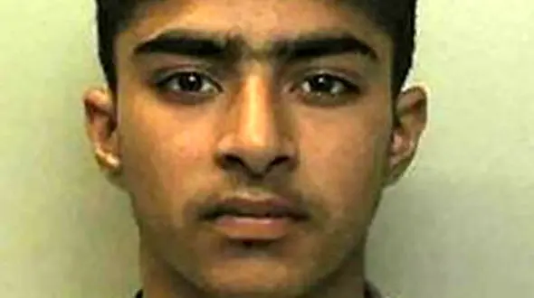 اقدام شیطانی پسر 13 ساله با  دختر 20 ساله در مقابل دوستانش + عکس