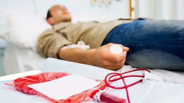 جان بیماران تالاسمی در گرو تصمیمات مدیر کل اداره دارو /  کمبود خون داریم خون نذر کنید 