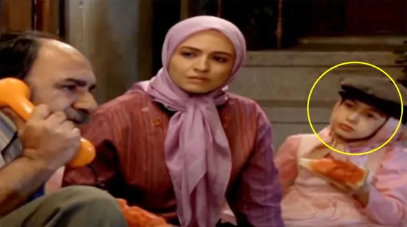 این خانم کوچولو معروف ترین بازیگر سریال گردن زنی شد / او را می شناسید؟! + عکس تغییر چهره مدلینگی!