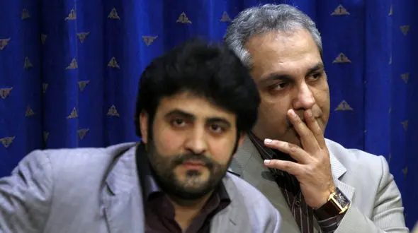 عکس تاریخی مهران مدیری در دیدار با احمدی‌نژاد؛ مزاحمت یکی از نزدیکان برای جلوگیری از ثبت عکس!