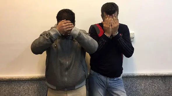 راز به زنجیر کشیده شدن یک مرد در خانه سیاه + عکس