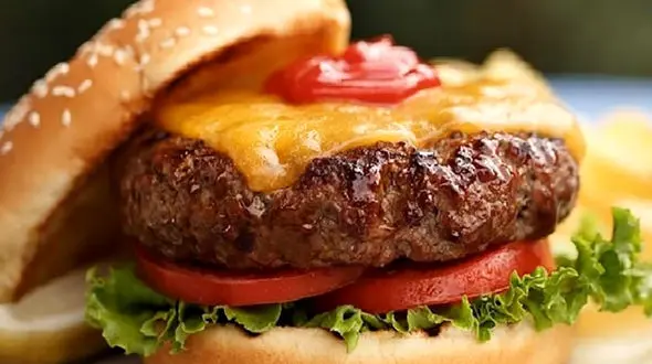 تهرانی ها این همبرگر ویژه را اصلا نخورید / مامواران 3000 کیلو گرم کشف کردند + فیلم