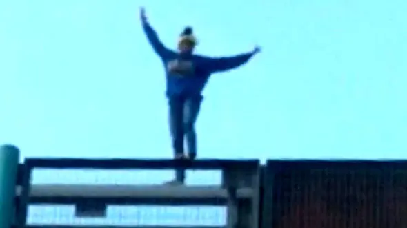 تصاویر عجیب از دختر عنکبوتی  + جزییات