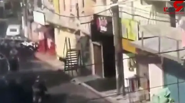 اتفاقی وحشتناک برای 25 نفر جلوی چشمان پلیس!+فیلم