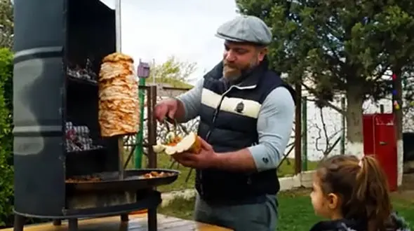 دستور پخت دونر مرغ سنتی؛ غذای محلی خوشمزه آذربایجان / فیلم