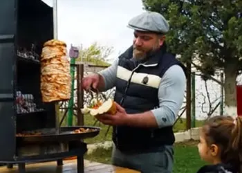 دستور پخت دونر مرغ سنتی؛ غذای محلی خوشمزه آذربایجان / فیلم