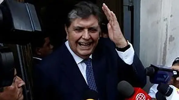 رییس‌جمهوری پرو قبل از دستگیر شدن یگ گلوله در مغز خودش خالی کرد+ عکس