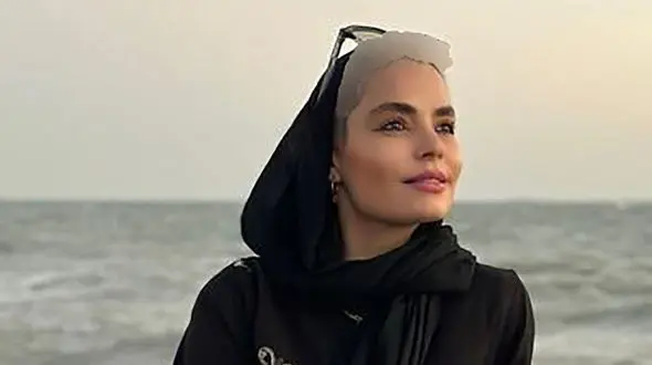 تفریح و قایق سواری سپیده خداوردی در کنار بابک جهانبخش و همسرش!/ ولی لباساش خیلی دهه هفتادیه نه؟+عکس