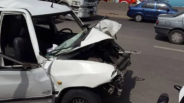 نجات راننده محبوس در پراید در اصفهان