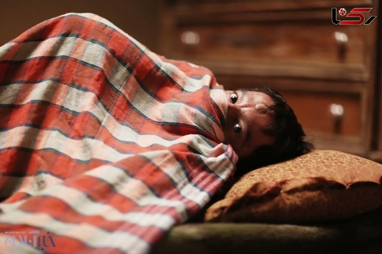 عکس نوید محمد زاده در حال گرفتن حمام آفتاب + تصاویر