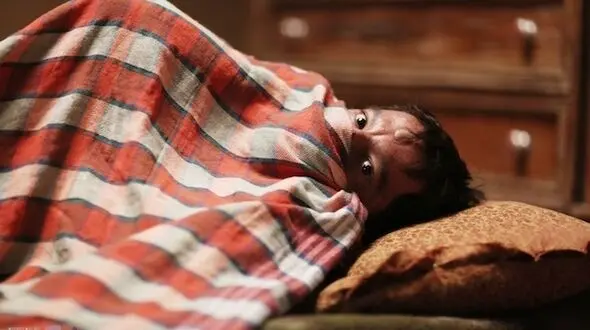 عکس نوید محمد زاده در حال گرفتن حمام آفتاب + تصاویر