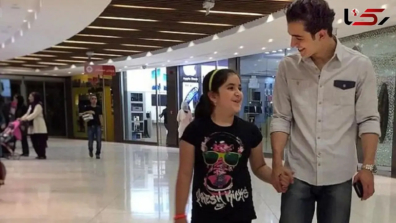 آواز شاد؛ رقص و هنرنمایی علی شادمان برای خواهرش قبل اومدن مهمونا  + فیلم