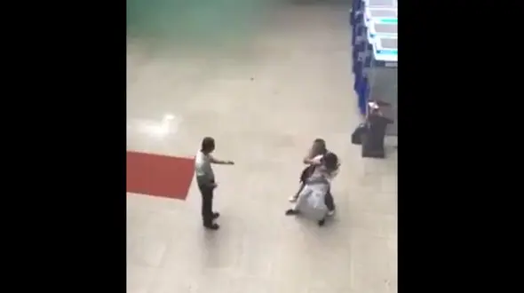 رهایی گروگان توسط پلیس زن و شلیک به گروگان گیر مسلح بیمارستان+ فیلم