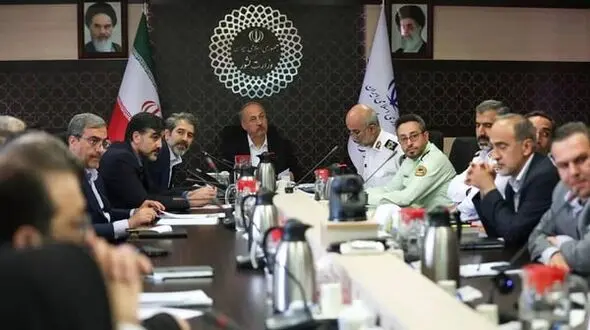 آسیب‌شناسی وضعیت سامانه حمل‌ونقل اینترنتی و غیررسمی / پلیس با فعالیت غیرقانونی مسافربرهای شخصی برخورد می کند