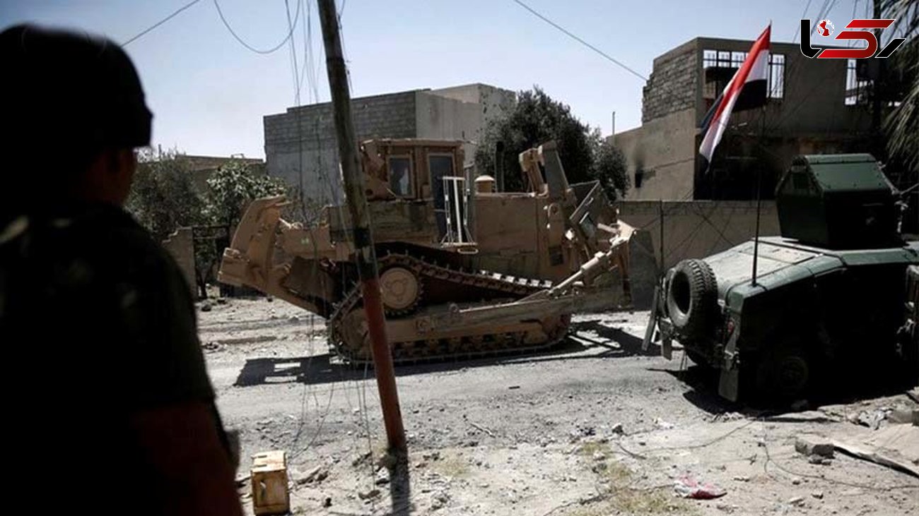 برخورد بولدوزر ارتش عراق با خودروی بمب‌گذاری شدۀ داعش + فیلم و عکس