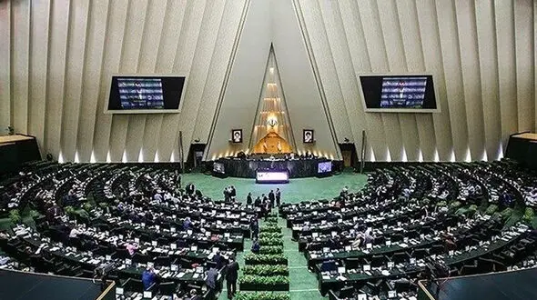 تذکر نائب رئیس مجلس به مسئولین بورس / با افرادی که مسئول ضرر و زیان مردم در بورس هستند برخورد شود