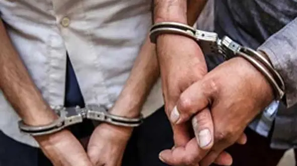 دزد مخوف فرصت نکرد شلیک کند! / پاتک  پلیس آبادان به مخفیگاه