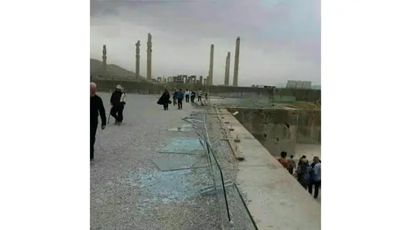 باد به تخت جمشید خسارت وارد کرد+ عکس