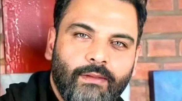 نگاهی به ماشین لندکروز هوش پران احسان علیخانی، مجری برنامه عصر جدید که همه آرزوشو دارن/آقای مجری سوار بر هواپیمای رویاهایش