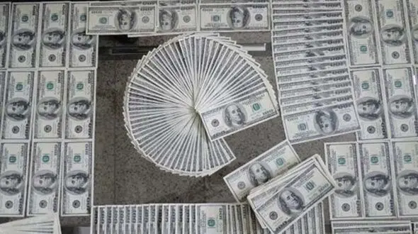 کشف 7800 دلار تقلبی در بوشهر 
