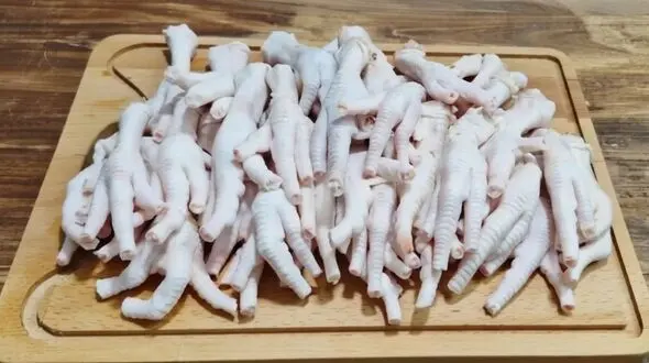 طرز تهیه پای مرغ بدون بو؛ یک کلاژن ساز طبیعی برای پوست / فیلم